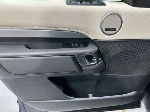 Used 2024 Land Rover Discovery Dynamic SE image 17