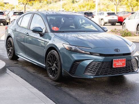 New 2026 Toyota Camry Hybrid image 3