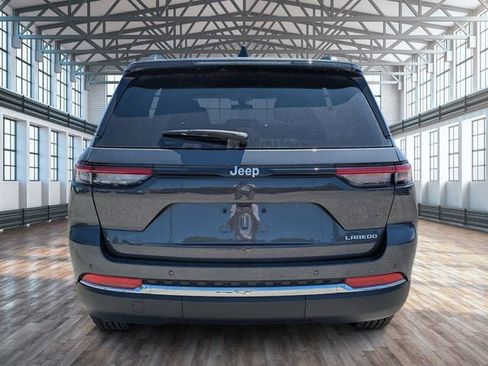 New 2025 Jeep Grand Cherokee Laredo w/ Luxury Tech Group I RWD image 5