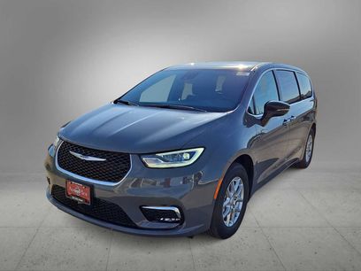 New 2025 Chrysler Pacifica Select