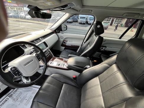 Used 2017 Land Rover Range Rover HSE image 10