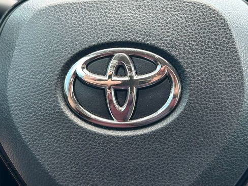 Used 2021 Toyota RAV4 LE FWD image 32