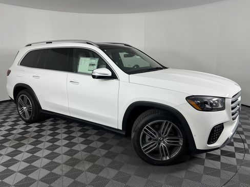 New 2025 Mercedes-Benz GLS 450 4MATIC image 2