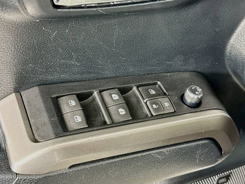 Used 2017 Toyota Tacoma Limited w/ Tow Package AWD/4WD image 19