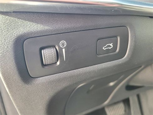 Used 2017 Volvo S90 T5 Momentum w/ Vision Package image 19