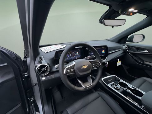 New 2026 Chevrolet Equinox LT w/ Convenience Package II image 10