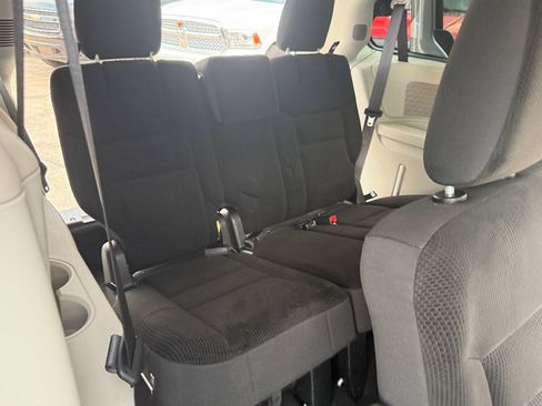 Used 2019 Dodge Grand Caravan SE image 17