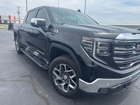 Used 2023 GMC Sierra 1500 SLT w/ SLT Premium Package AWD/4WD image 3