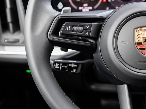 Certified 2025 Porsche Cayenne Coupe image 15