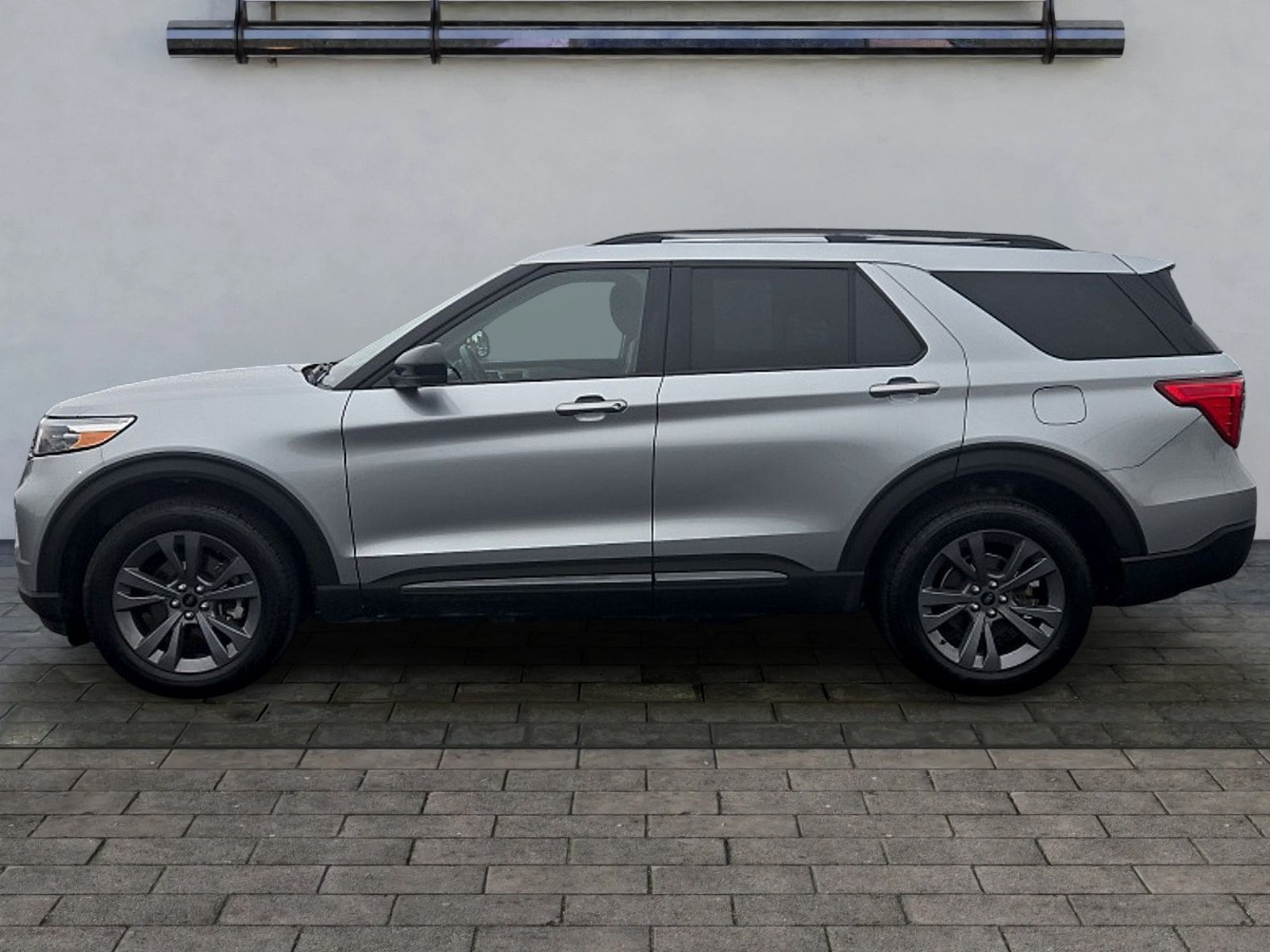 Certified 2022 Ford Explorer XLT w/ Equipment Group 202A AWD/4WD image 6