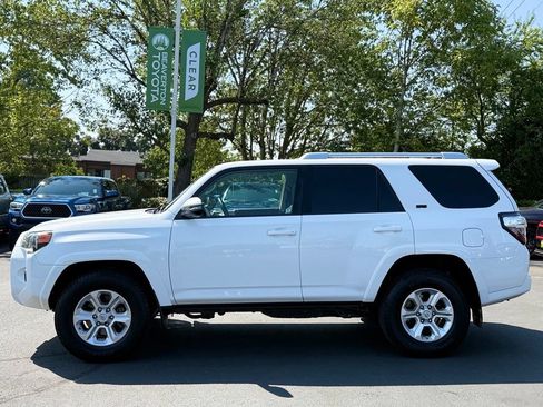 Used 2016 Toyota 4Runner SR5 Premium AWD/4WD image 2
