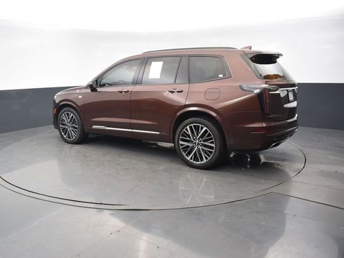 Used 2022 Cadillac XT6 Sport w/ Technology Package AWD/4WD image 4