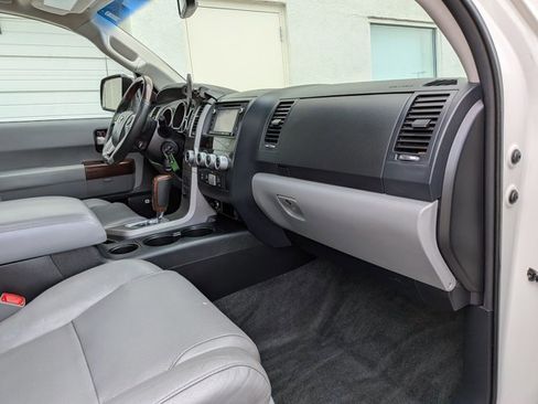 Used 2014 Toyota Sequoia Platinum AWD/4WD image 23