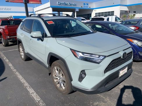 Used 2023 Toyota RAV4 XLE Premium image 4