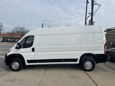 Used 2025 RAM ProMaster 2500 w/ Convenience Group FWD image 4
