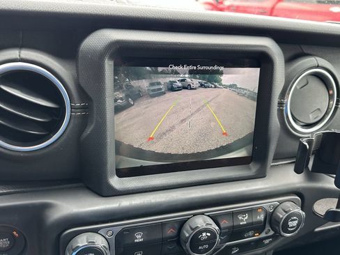 Used 2020 Jeep Wrangler Unlimited Sahara AWD/4WD image 32