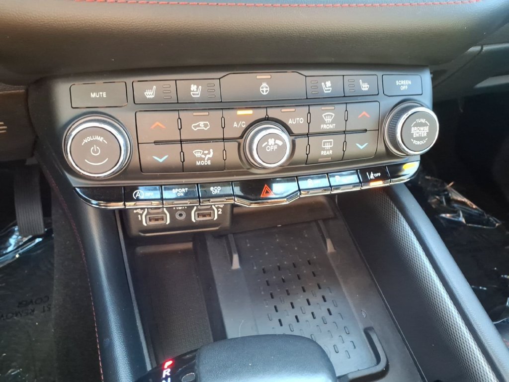 Used 2025 Dodge Durango GT AWD/4WD image 11