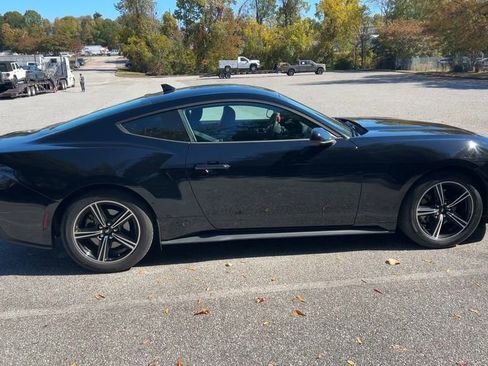 Used 2024 Ford Mustang Coupe image 7