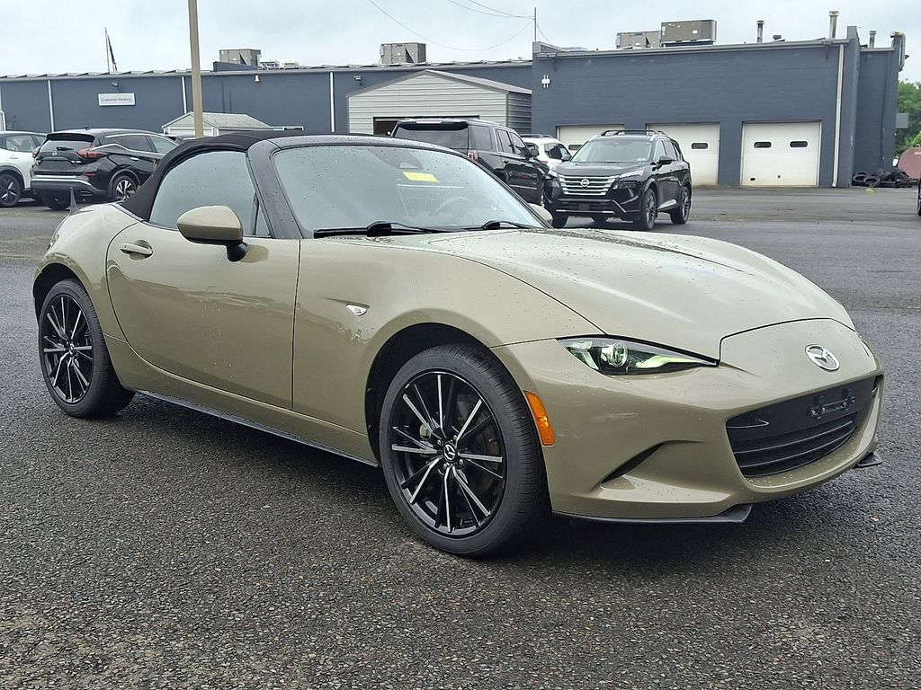 Used 2024 MAZDA MX-5 Miata Grand Touring w/ Weather Package RWD image 9