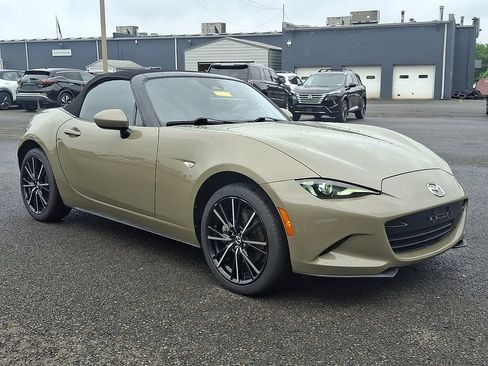 Used 2024 MAZDA MX-5 Miata Grand Touring w/ Weather Package RWD image 9