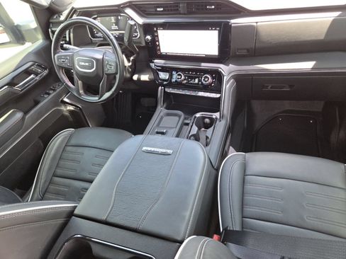 Used 2024 GMC Sierra 2500 AT4X AWD/4WD image 31