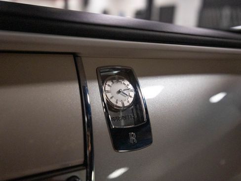 Used 2016 Rolls-Royce Wraith RWD image 12