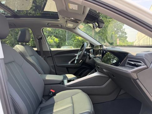 Used 2025 Audi Q5 Premium w/ Convenience Package AWD/4WD image 19