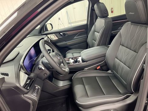 Used 2025 Buick Enclave Avenir w/ LPO, Floor Liner Package image 20