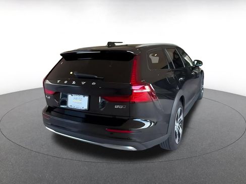 Used 2025 Volvo V60 B5 Cross Country Plus AWD/4WD image 11