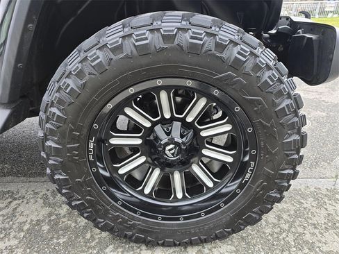 Used 2020 Jeep Wrangler Unlimited Sahara w/ Uconnect 4C Nav & Sound Group image 9