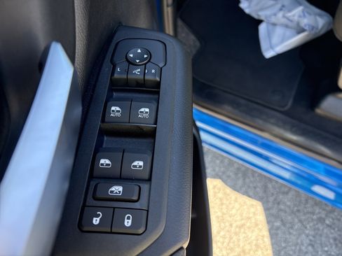 New 2026 RAM 1500 4x4 Crew Cab image 9