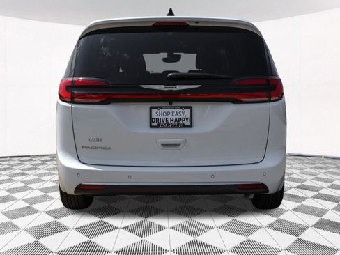 New 2026 Chrysler Pacifica Select image 14