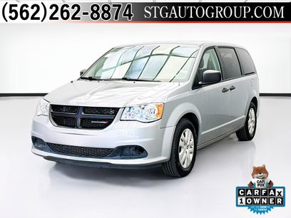 Used 2019 Dodge Grand Caravan SE w/ UConnect Hands-Free Group