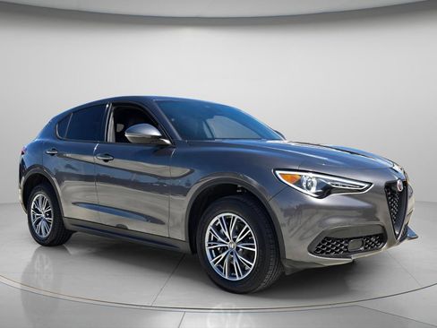 Used 2023 Alfa Romeo Stelvio Sprint RWD image 8