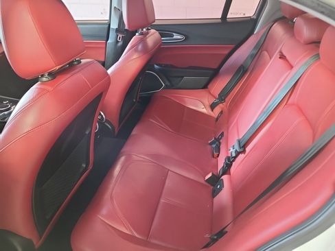Used 2018 Alfa Romeo Giulia RWD image 13
