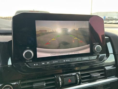 Used 2024 Nissan Pathfinder SV image 8