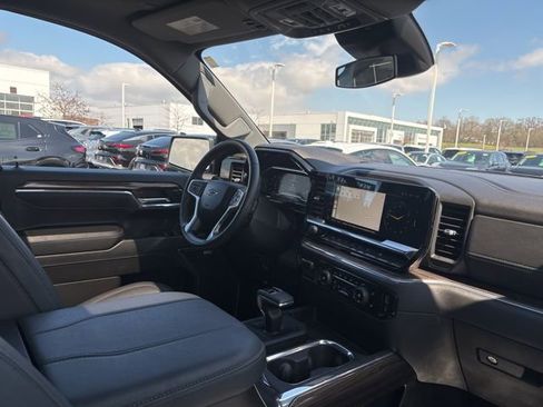 Certified 2024 Chevrolet Silverado 1500 RST w/ Convenience Package II AWD/4WD image 39