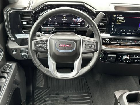 Used 2025 GMC Sierra 1500 SLE w/ Preferred Package AWD/4WD image 17