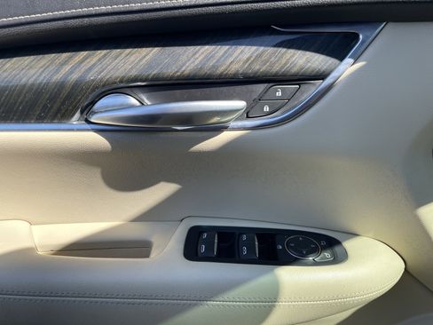 Used 2018 Cadillac XT5 Base image 10