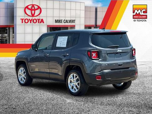 Used 2023 Jeep Renegade Latitude AWD/4WD image 3