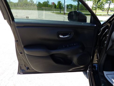 Used 2025 Honda HR-V LX image 19
