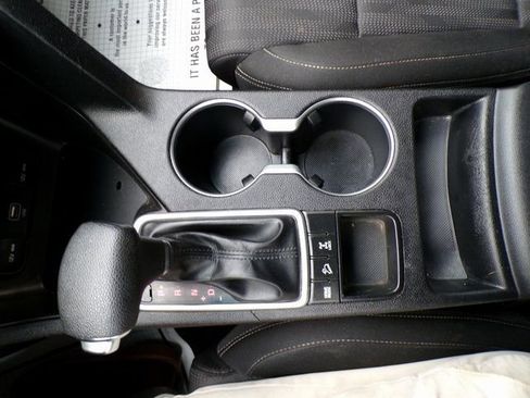 Used 2020 Kia Sportage LX image 25