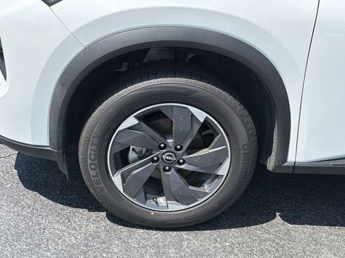 Used 2025 Nissan Rogue SV FWD image 10