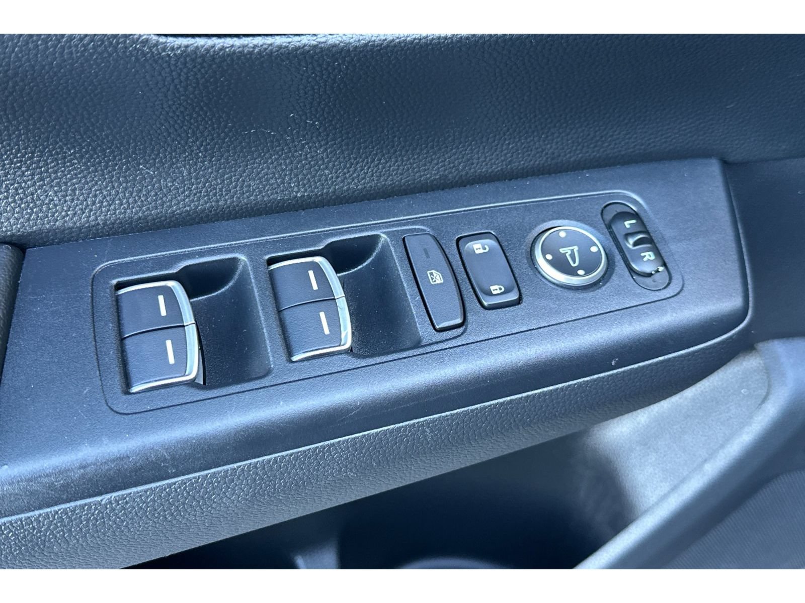 Used 2023 Honda CR-V Sport Touring image 12