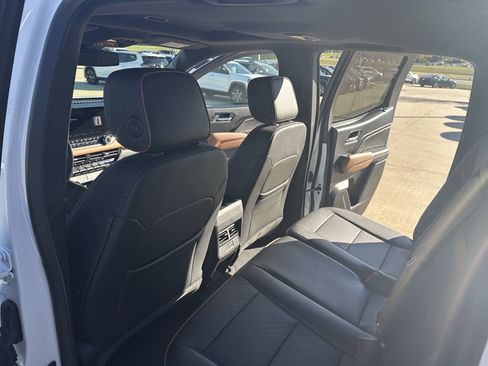 Used 2025 GMC Canyon AT4 w/ Nightfall Edition image 13