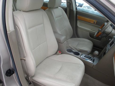 Used 2006 Lincoln Zephyr image 4