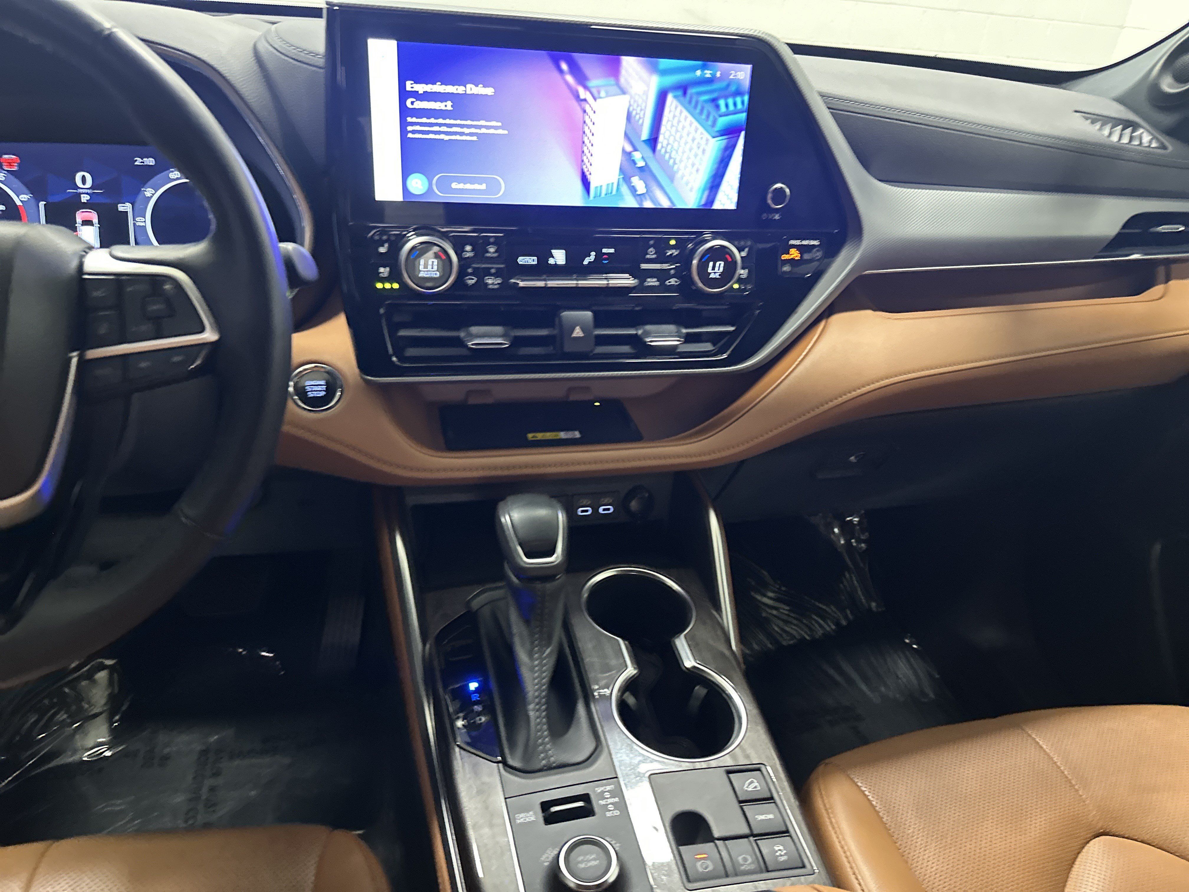 Used 2023 Toyota Highlander Platinum AWD/4WD image 30