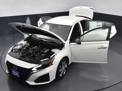 Certified 2025 Nissan Altima 2.5 S image 38