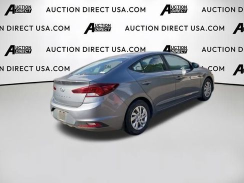 Used 2019 Hyundai Elantra SE image 18