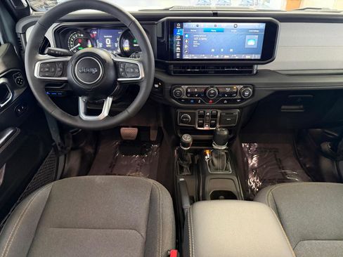 Used 2025 Jeep Wrangler Unlimited Sahara AWD/4WD image 27